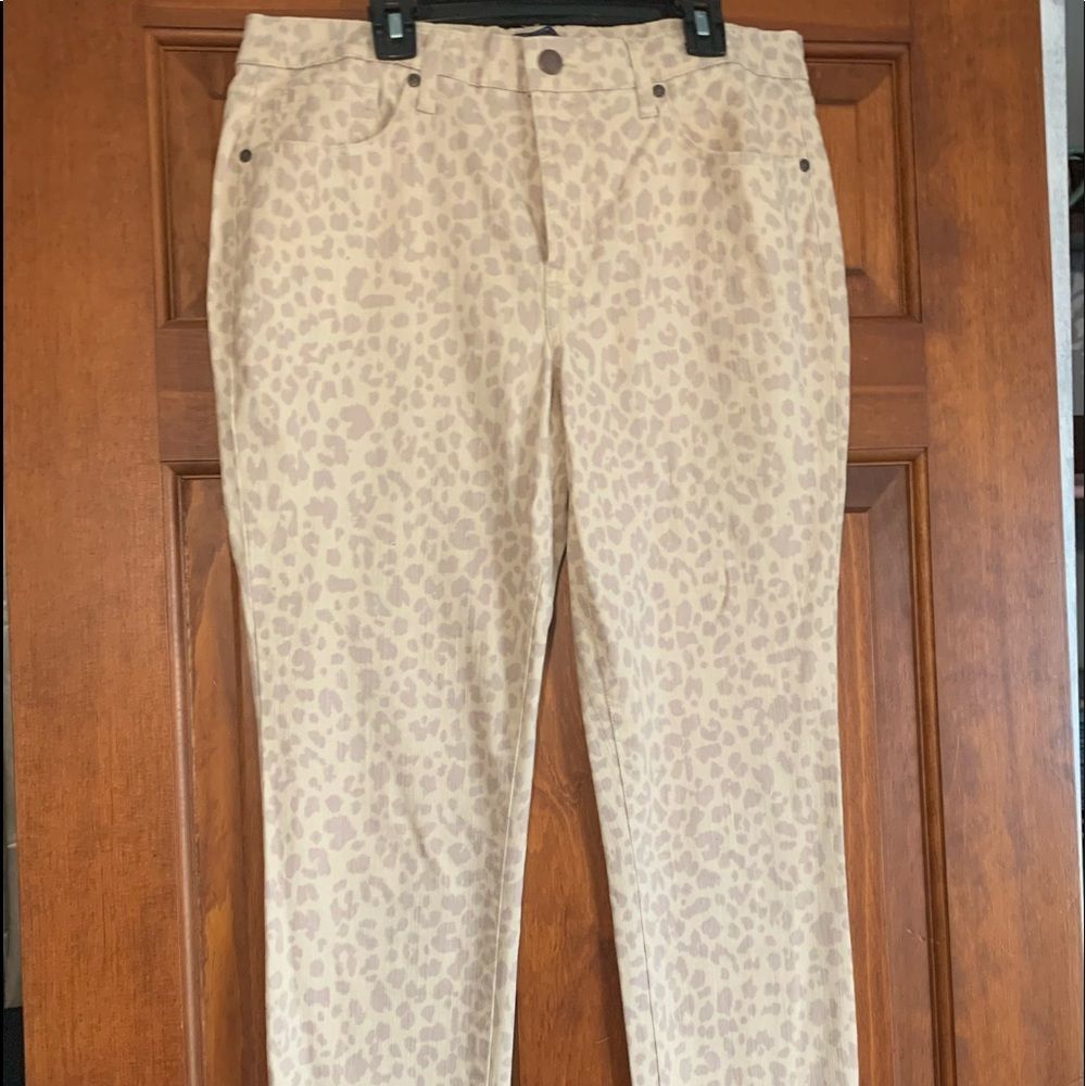 NWOT Isaac Mizrahi Leopard Jeans 10